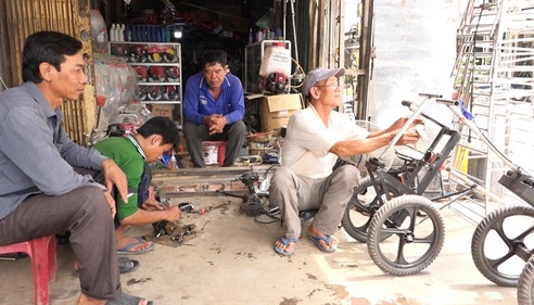 Lão nông chỉ học hết lớp 3 Phạm Văn Đậm và biệt tài sáng chế