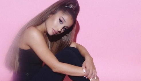 Ariana Grande kiện hãng thời trang Forever 21 vì đạo nhái hình ảnh