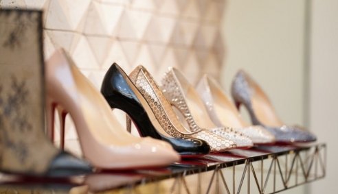 Cuộc chiến bảo vệ nhãn hiệu giày đế đỏ của Christian Louboutin