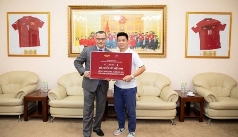 Alphanam Group bảo trợ nghề nghiệp cho các vận động viên trong đội tuyển quốc gia Việt Nam