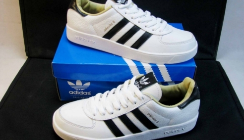 Nhận biết giày Adidas thật và giả chính xác nhất
