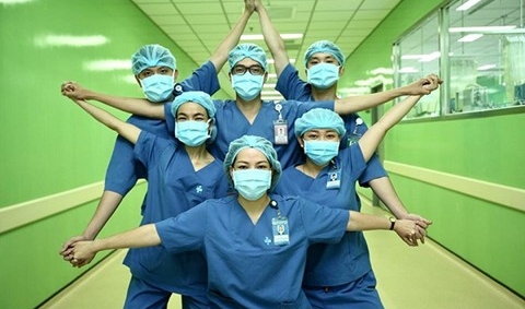 Chống COVID-19: Cần 'khóa chặt bên ngoài, dập dịch bên trong'