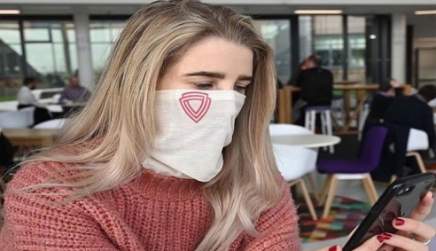 Anh: Phát triển thành công khăn che mặt tự tiêu diệt virus corona