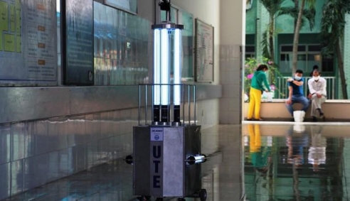 Sinh viên Đà Nẵng chế tạo thành công Robot điều khiển từ xa, diệt virus bằng tia UV