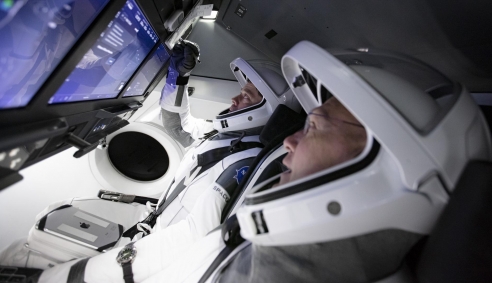 Bước tiến mới: Tàu Crew Dragon của SpaceX đã kết nối với trạm vũ trụ quốc tế
