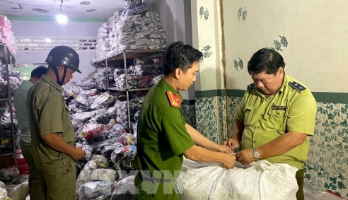 Vĩnh Long: Phát hiện và bắt giữ hơn 3.000 đôi giày, dép không rõ xuất xứ