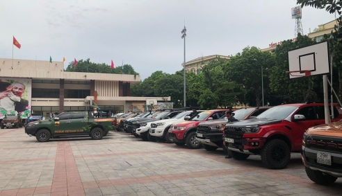 Làm rõ vụ việc sân chơi Cung thiếu nhi Hà Nội tập trung hàng loạt xe bán tải