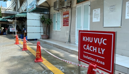 Tin mới nhất về 2 ca mắc Covid-19 tại TPHCM: Cách ly 235 người, phong tỏa nhiều địa điểm
