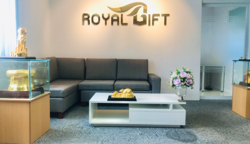 Royal Gift – thương hiệu tạo phong cách quà tặng mới của người Việt
