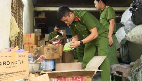 Phát hiện kho hàng dược liệu, thực phẩm chức năng hết hạn