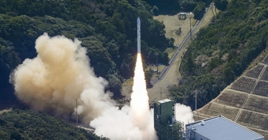 日本のスペースワンロケット、打ち上げ直後に爆発