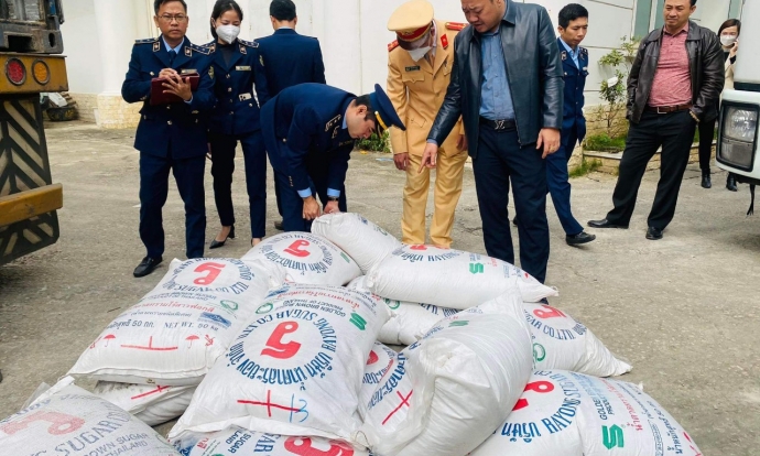 Thanh Hóa: Bắt giữ 35 tấn đường cát nhập lậu
