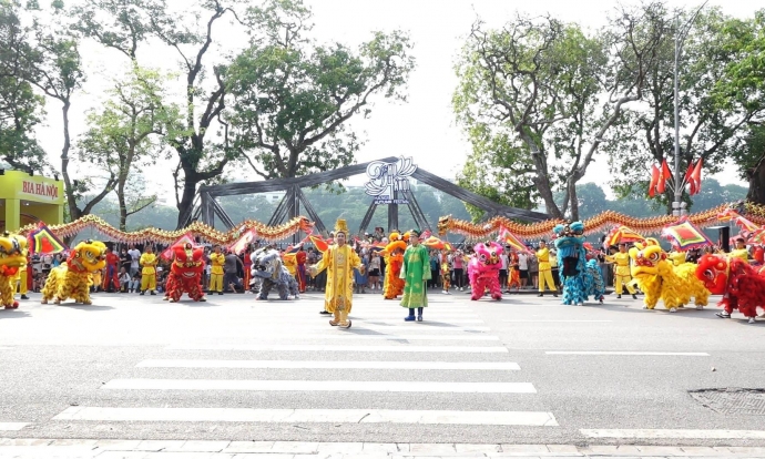 Những khoảnh khắc ấn tượng tại Festival Thu Hà Nội - Đến để yêu