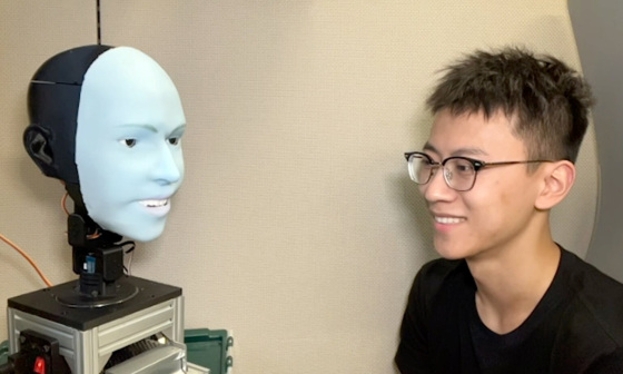 Robot thế hệ mới có khả năng dự đoán và bắt chước nụ cười của con người