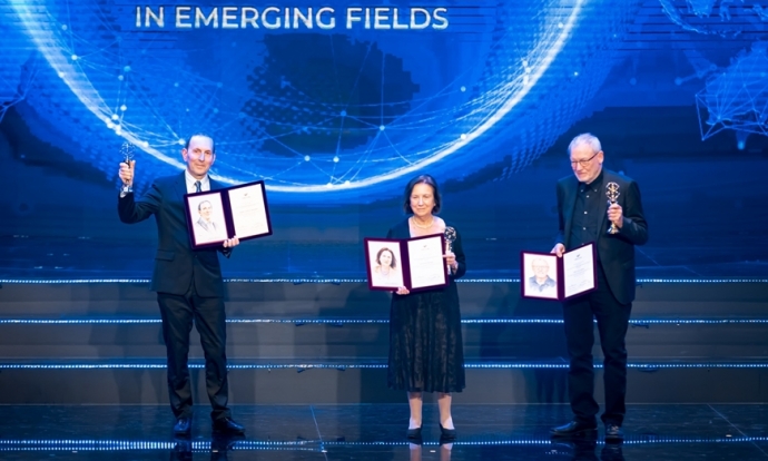 3 nhà khoa học được vinh danh tại VinFuture 2023, lọt Top 100 người ảnh hưởng nhất thế giới