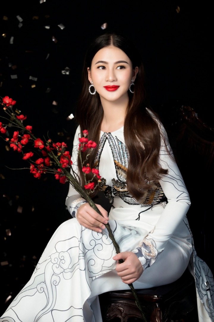 a hau thai my linh la ai 1
