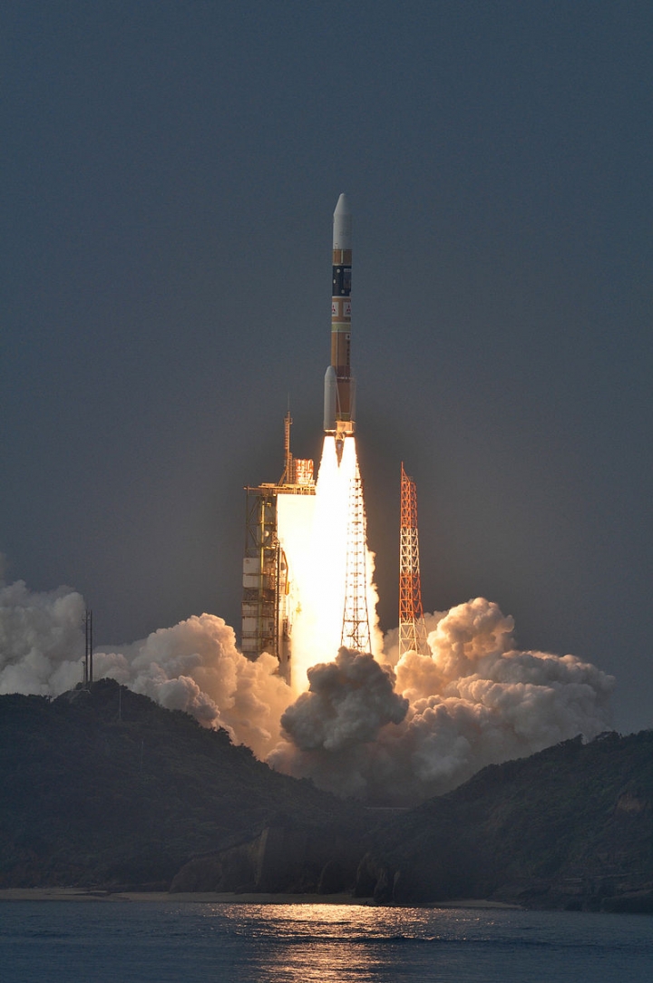 H-IIA_F17_launching_AKATSUKI