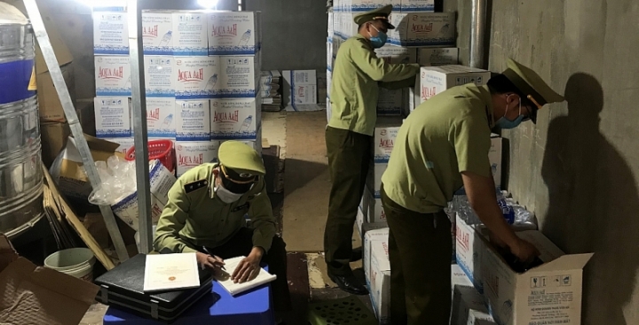 xu phat co so san xuat nuoc loc dong chai gia nhan hieu AQUAFINA