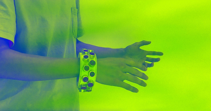 cyberpunk-bracelet-jams-spying-microphones