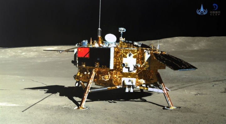 Yutu-2-snaps-lander-11jan2019-FULL-CLEP-879x485