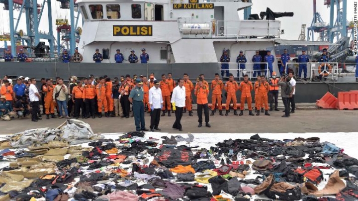 May-bay-Indonesia-cho-189-nguoi-roi-Phat-hien-dau-hieu-hop-den-widodo-1541032087-width780height438