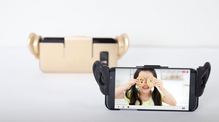 samsung-made-a-phone-case-with-ears-to-help-you-make-asmr-vi_4r9m.910 (1)