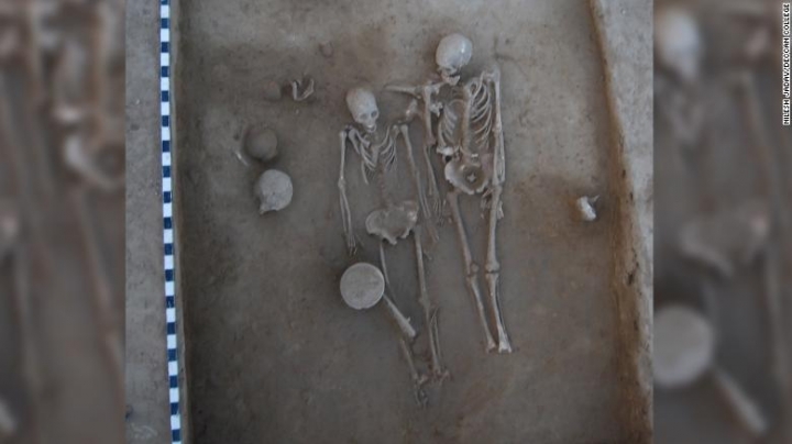 190109130651-harappa-grave-couple-india-scli-intl-exlarge-169