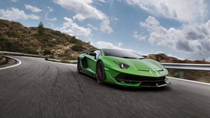 1Lamborghini Aventador SVJ