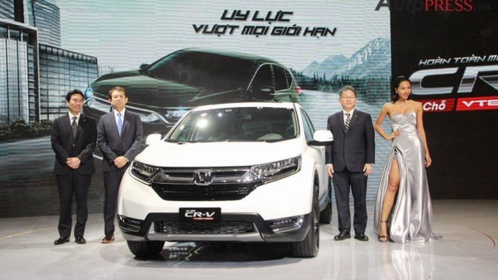 honda-cr-v-2018-gia-1-1-ty-dong-tai-viet-nam-p1-7-1564567057-width1004height565