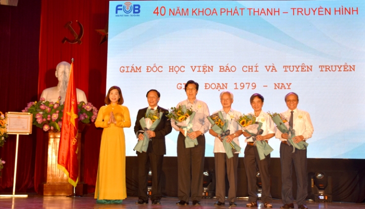 khoa phat thanh truyen hinh