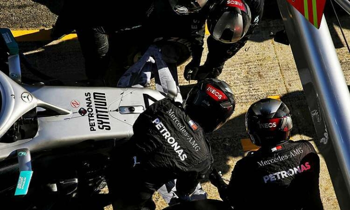 mercedes-1582304824-1582304832-1960-1582304950