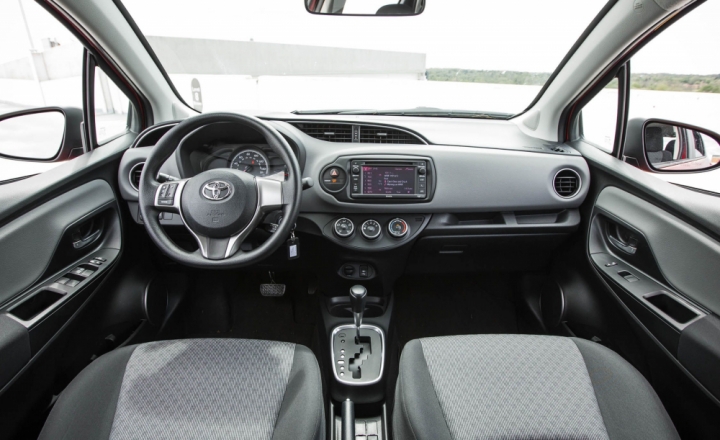 so sanh Honda Jazz va Toyota Yaris 3
