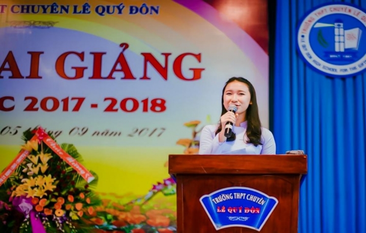nu sinh lop 12