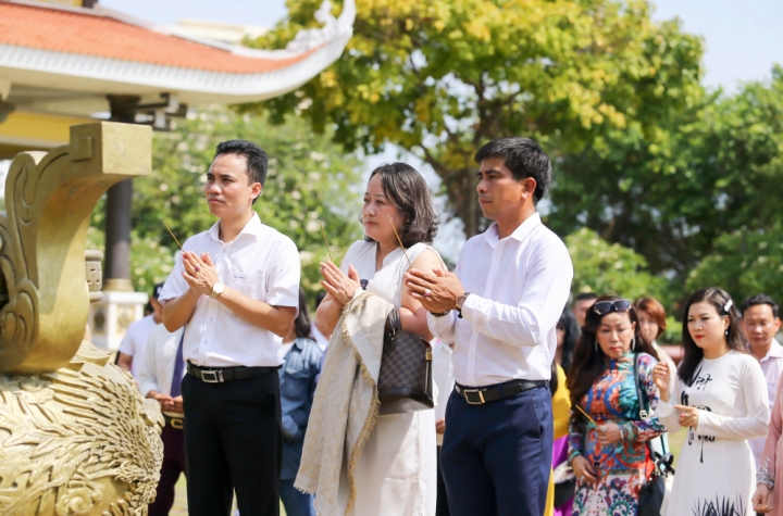 hinh anh di bao dan tri