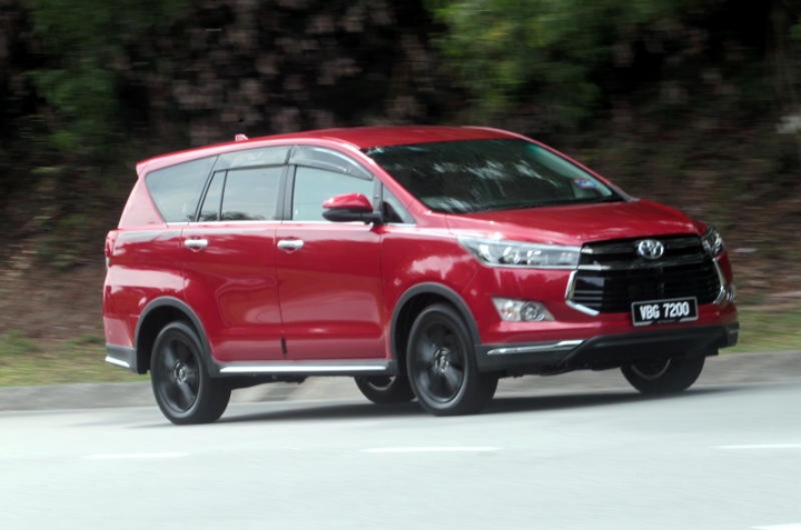 Toyota-Innova-2-litre-X-1