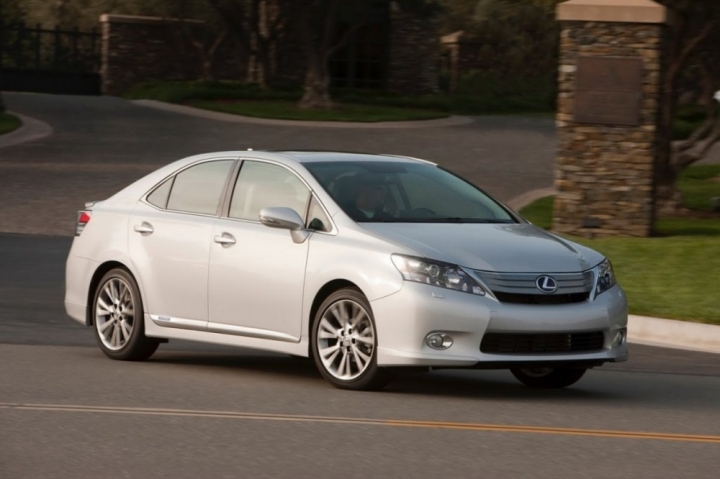 trieu hoi 18.000 xe sang Lexus HS 250h
