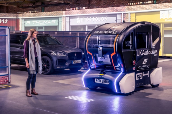 jaguar-land-rover-pod-projection-1