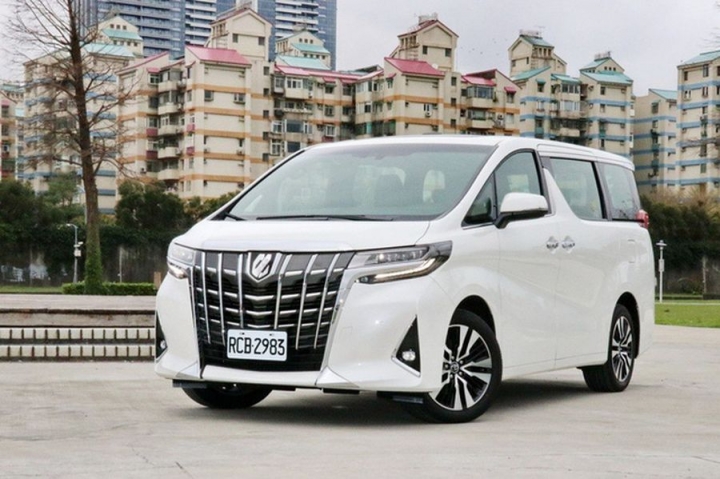 toyota-alphard-081018-10