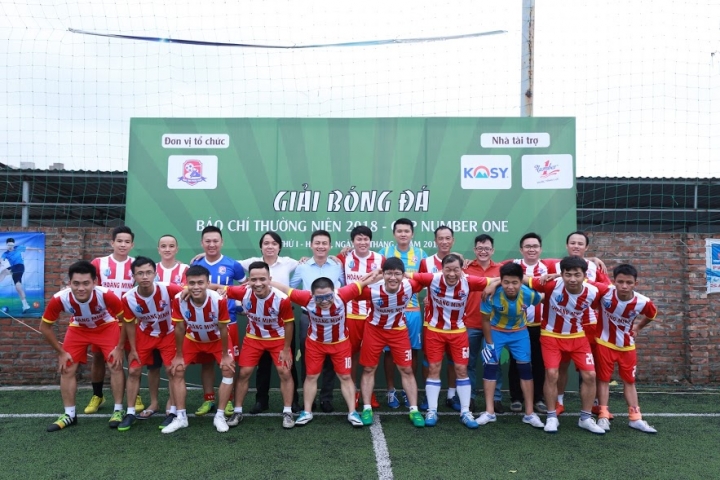 giai bong da 1