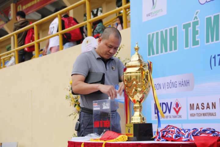 15-1602927379-khai-mac-giai-bong-da-kinh-te-moi-truong-lan-1-2020-ktmt12