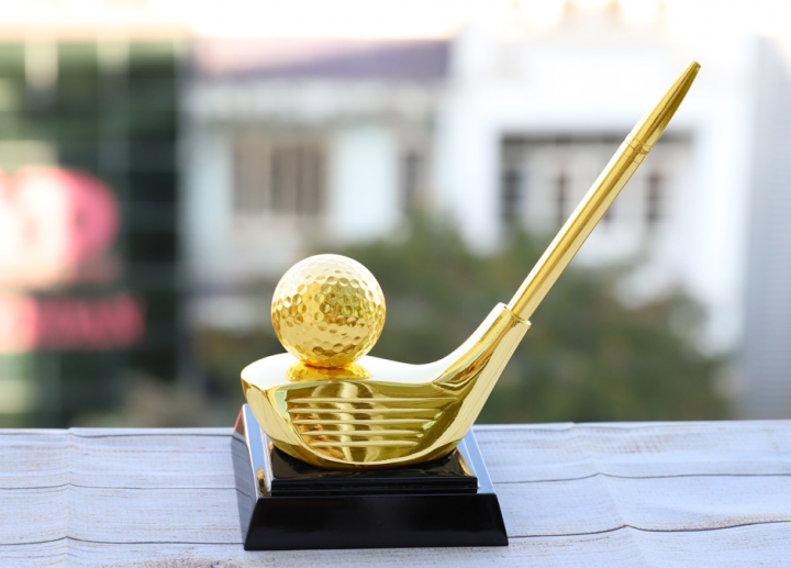 gay golf ma vang royal gift