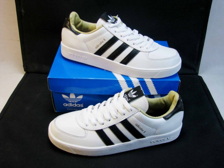 phan biet giay adidas that va gia 3