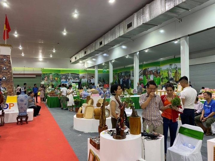 hoi cho lang nghe 2020 cu