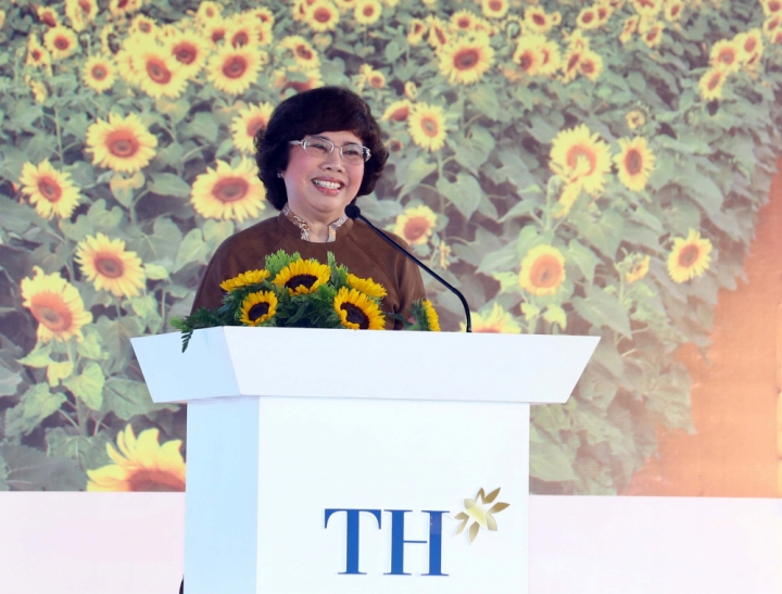 th