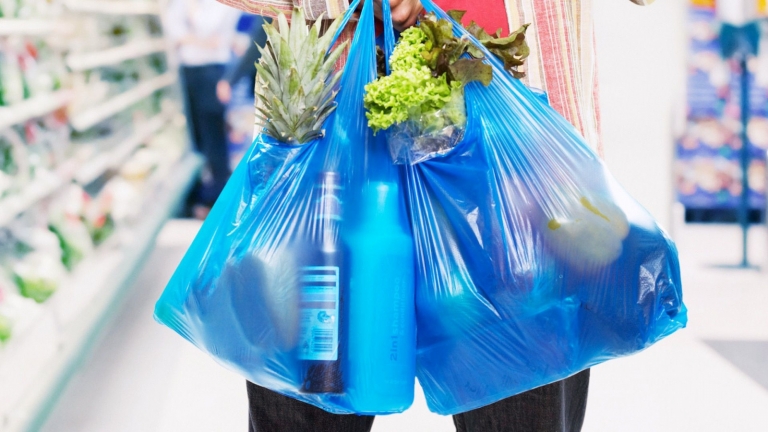 Hà Nội yêu cầu chợ, cửa hàng tiện lợi không cung cấp miễn phí túi nilon từ 2027